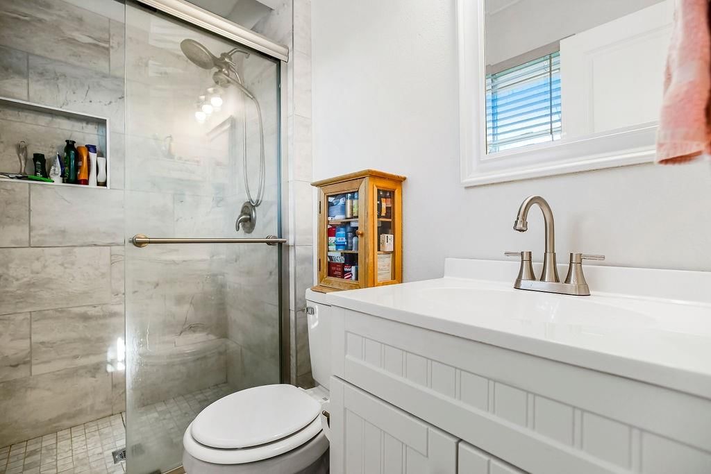 1215 NW Kingston Drive — photo 14