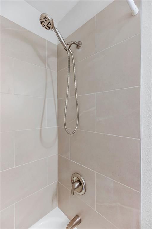 1215 NW Kingston Drive — photo 18
