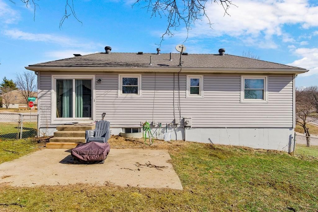 1215 NW Kingston Drive — photo 27