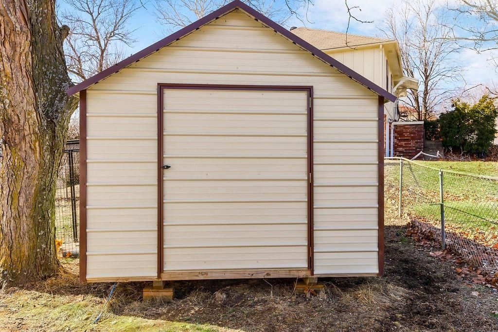 1215 NW Kingston Drive — photo 29