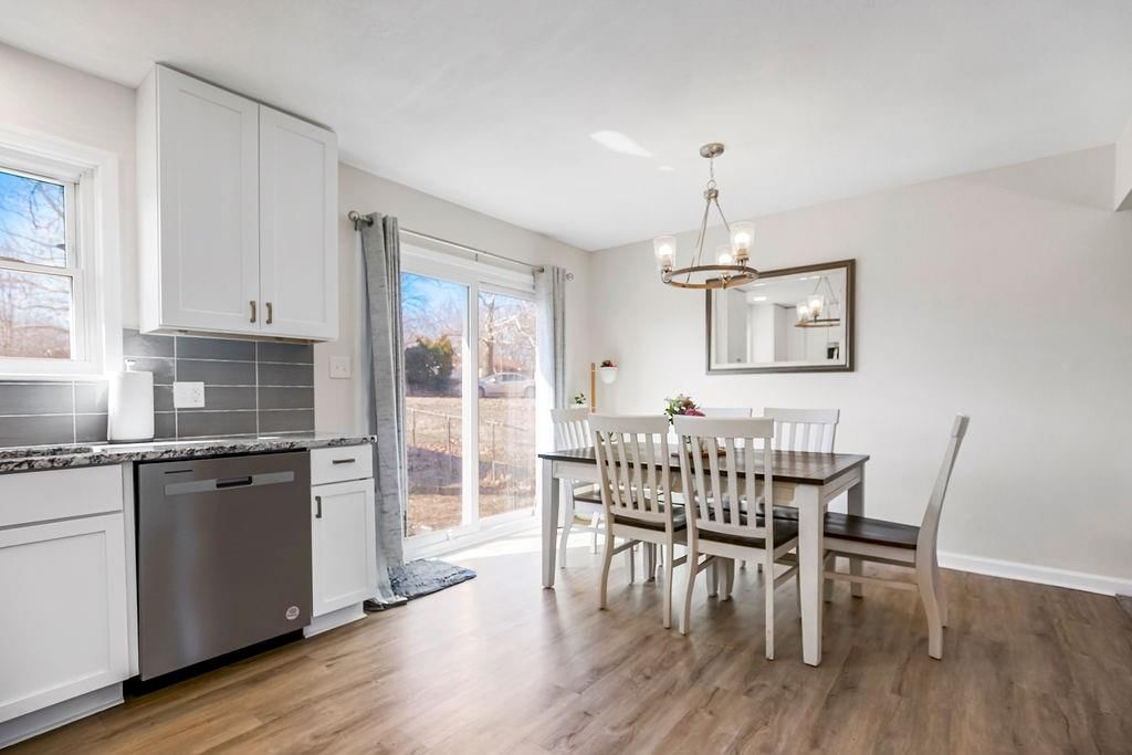1215 NW Kingston Drive — photo 5