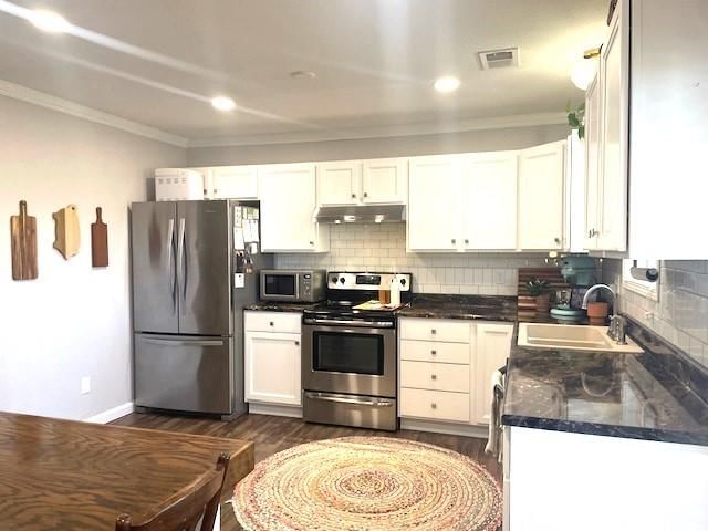615 E 5TH Street — photo 17