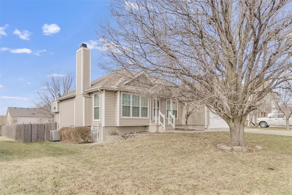 712 Furlong Drive — photo 2