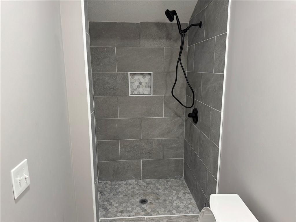 415 E Hale Street — photo 18