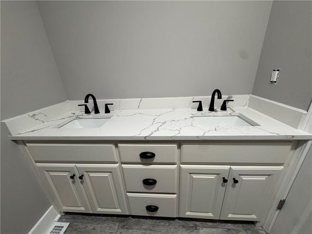 415 E Hale Street — photo 9