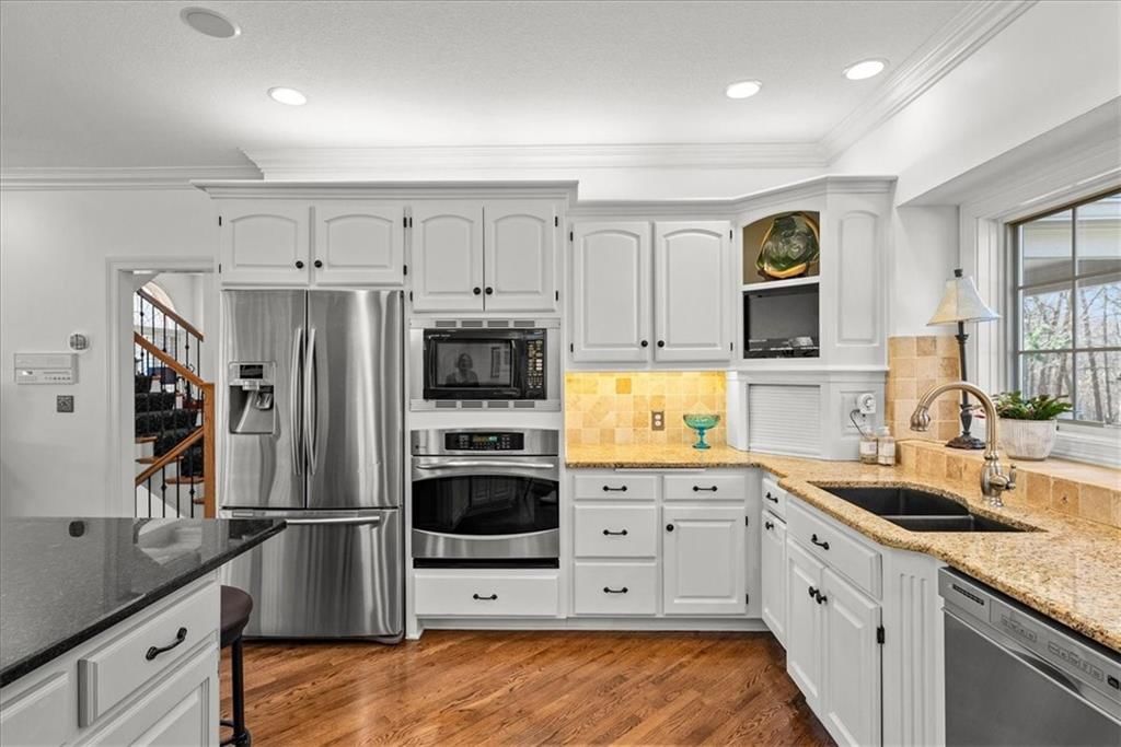300 NW Lakewood Boulevard — photo 12