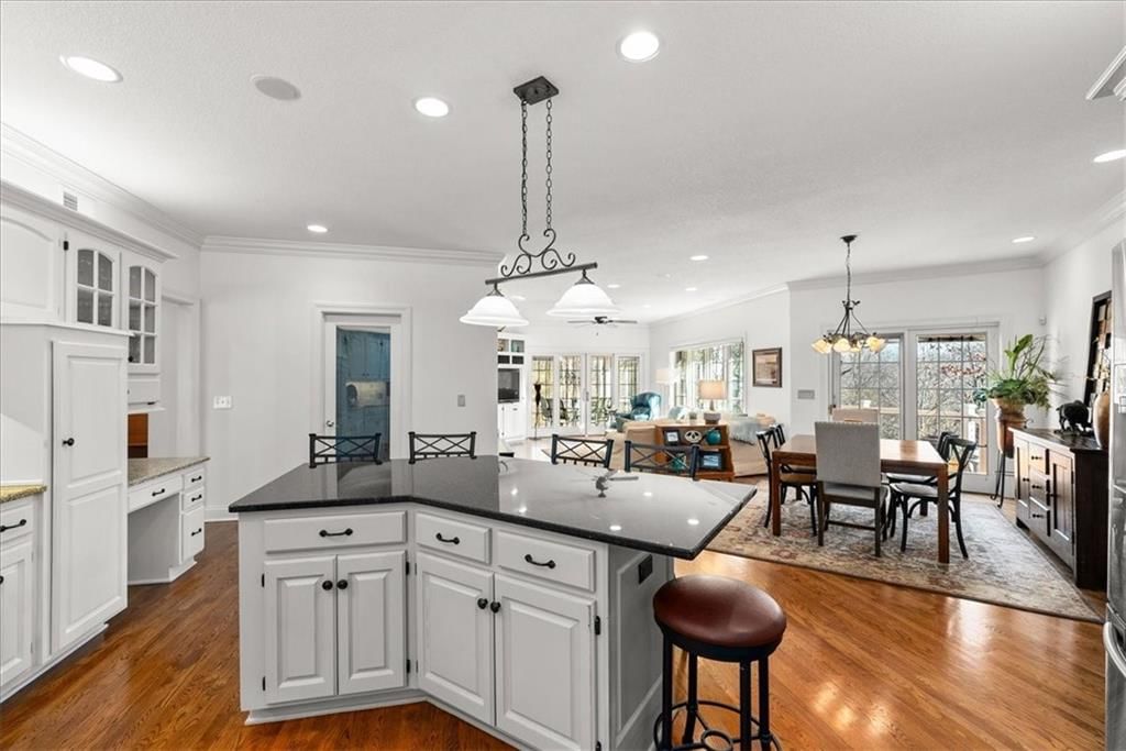 300 NW Lakewood Boulevard — photo 13