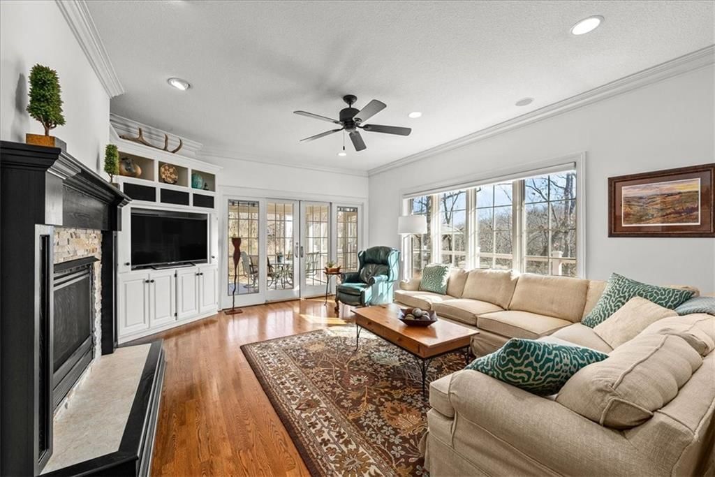 300 NW Lakewood Boulevard — photo 15