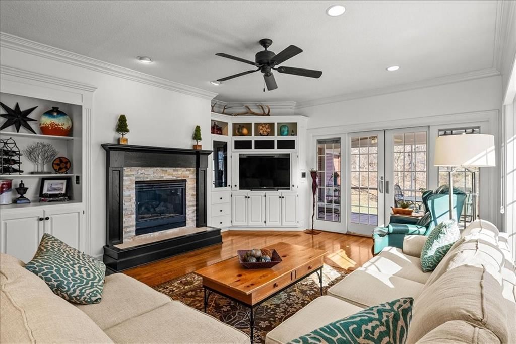300 NW Lakewood Boulevard — photo 16