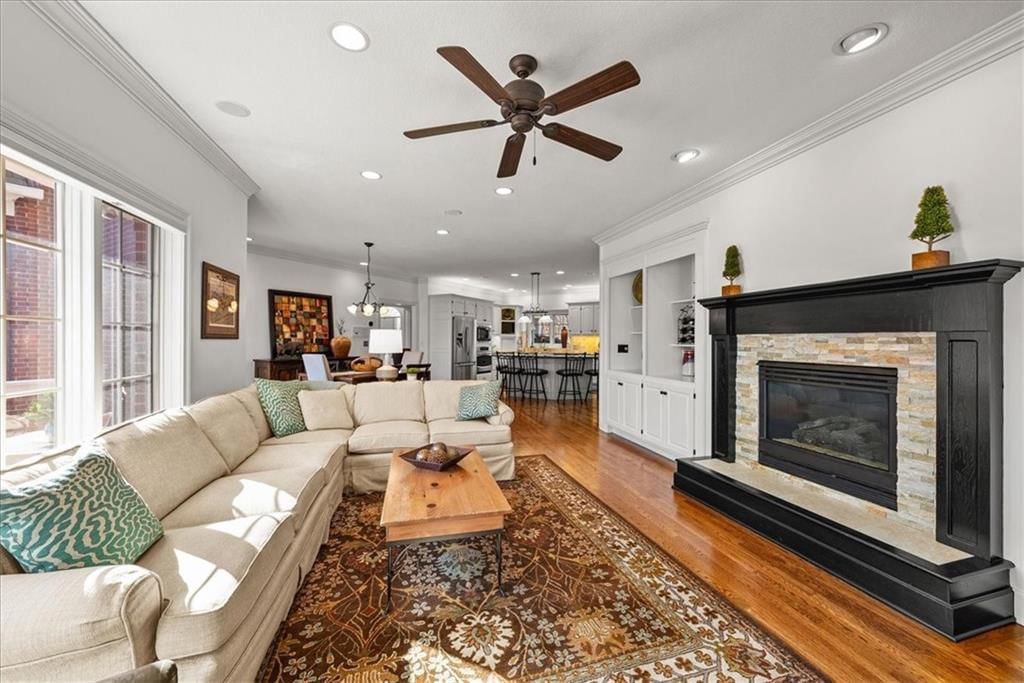 300 NW Lakewood Boulevard — photo 17
