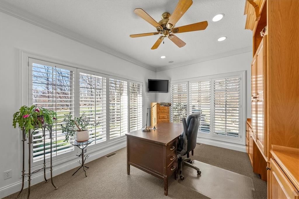 300 NW Lakewood Boulevard — photo 18