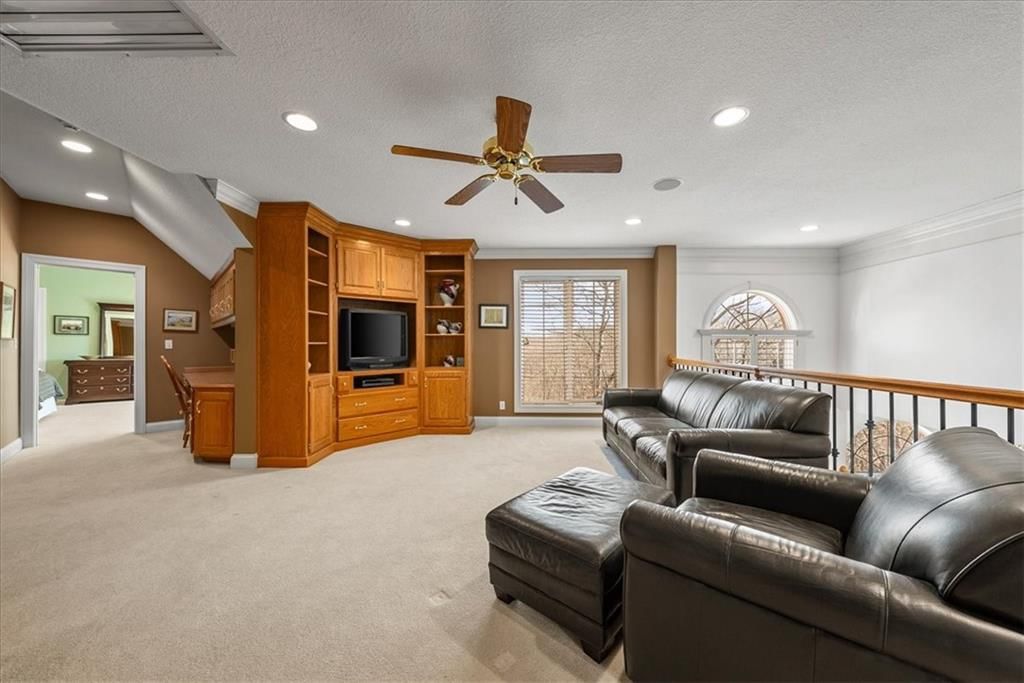 300 NW Lakewood Boulevard — photo 32