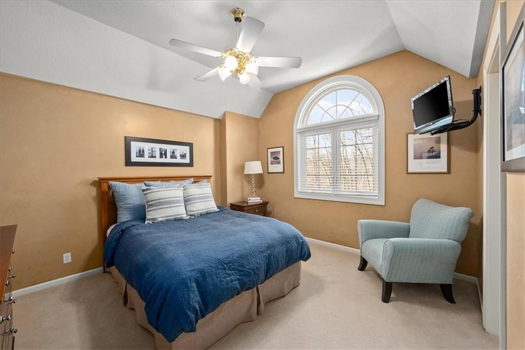 300 NW Lakewood Boulevard — photo 33