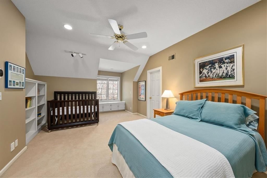 300 NW Lakewood Boulevard — photo 35