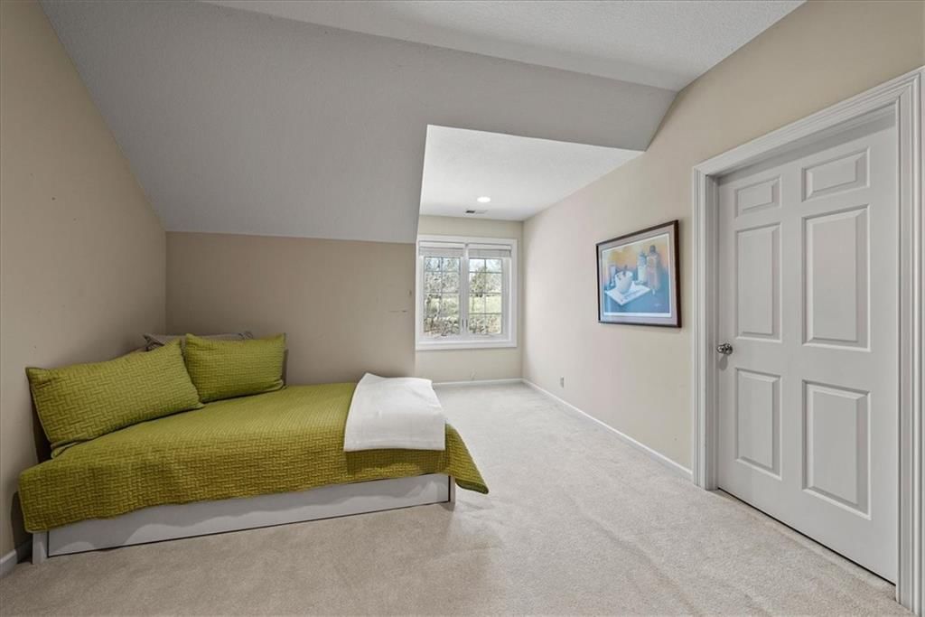 300 NW Lakewood Boulevard — photo 36