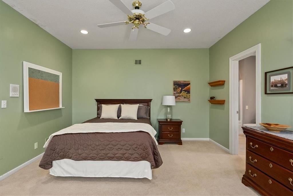 300 NW Lakewood Boulevard — photo 37