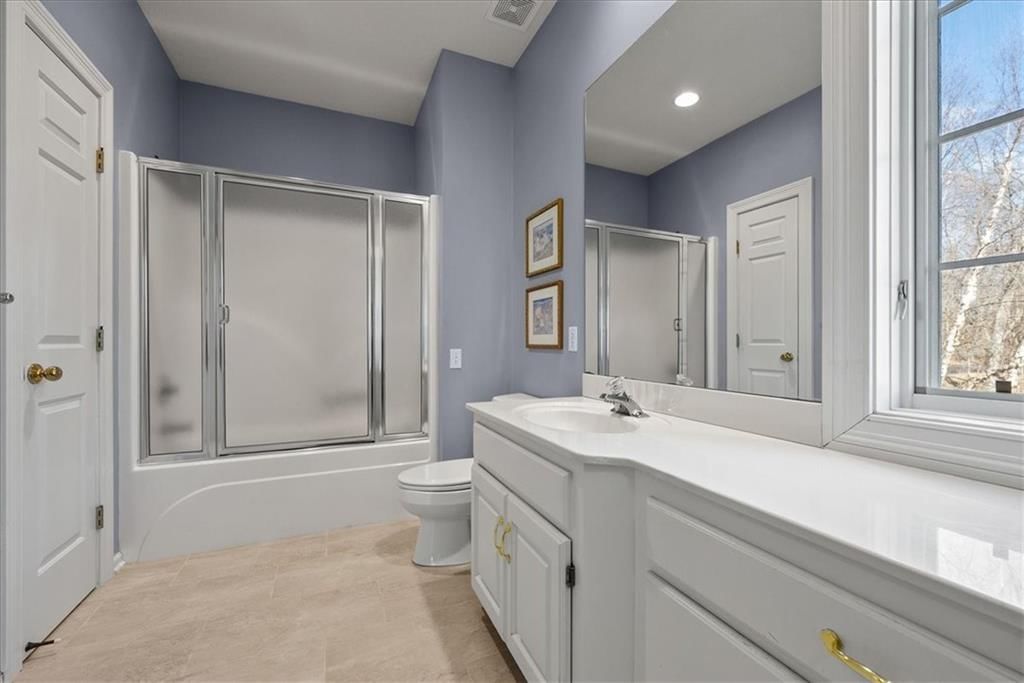 300 NW Lakewood Boulevard — photo 39