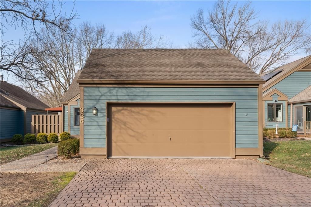 336 Lakeside Drive — photo 2