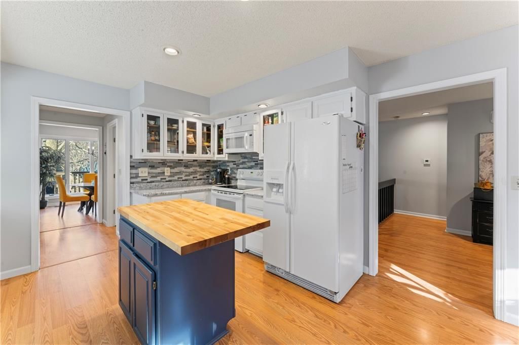336 Lakeside Drive — photo 11