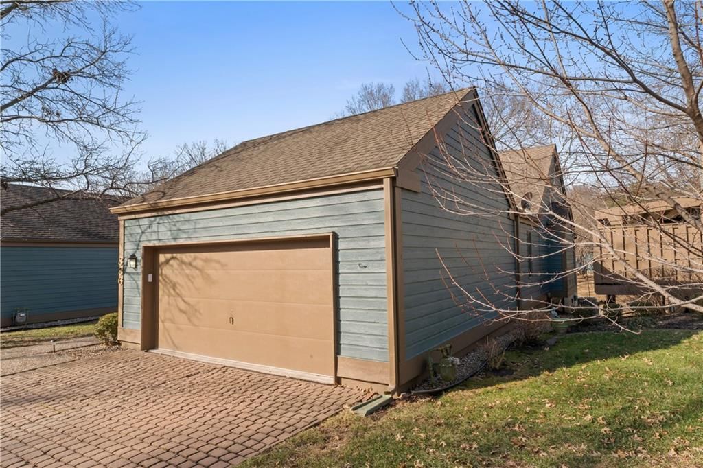 336 Lakeside Drive — photo 3