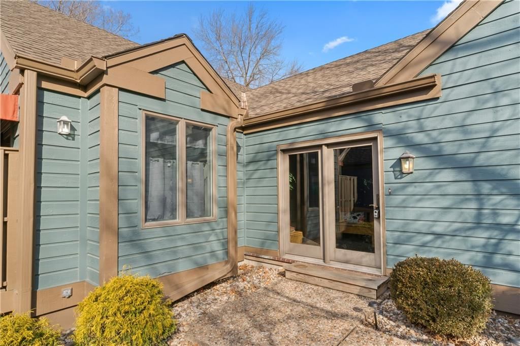 336 Lakeside Drive — photo 4