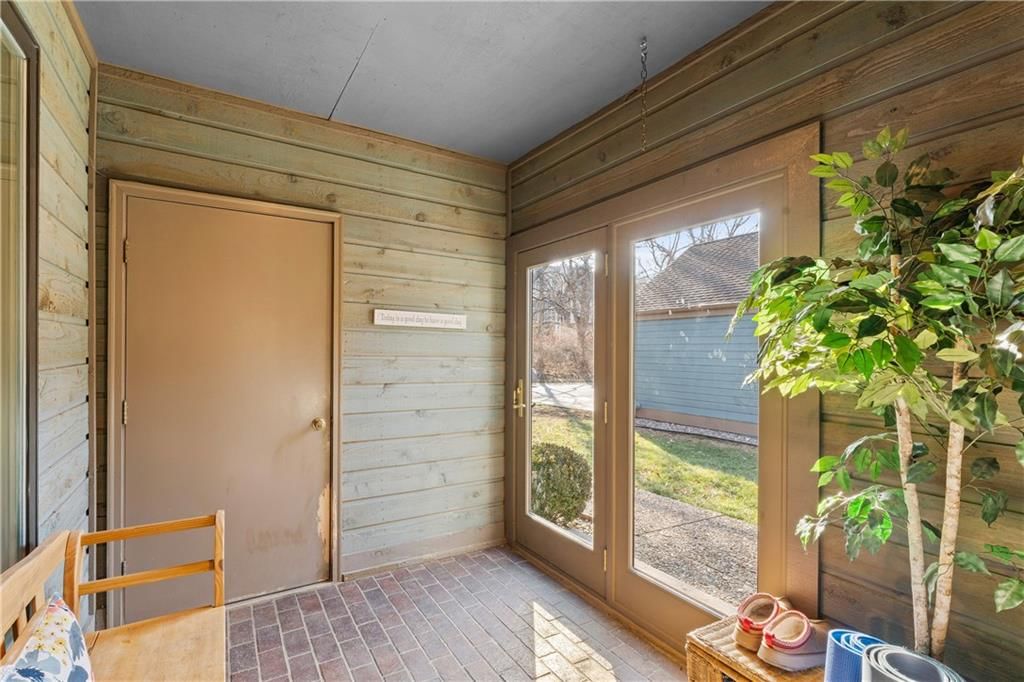 336 Lakeside Drive — photo 5