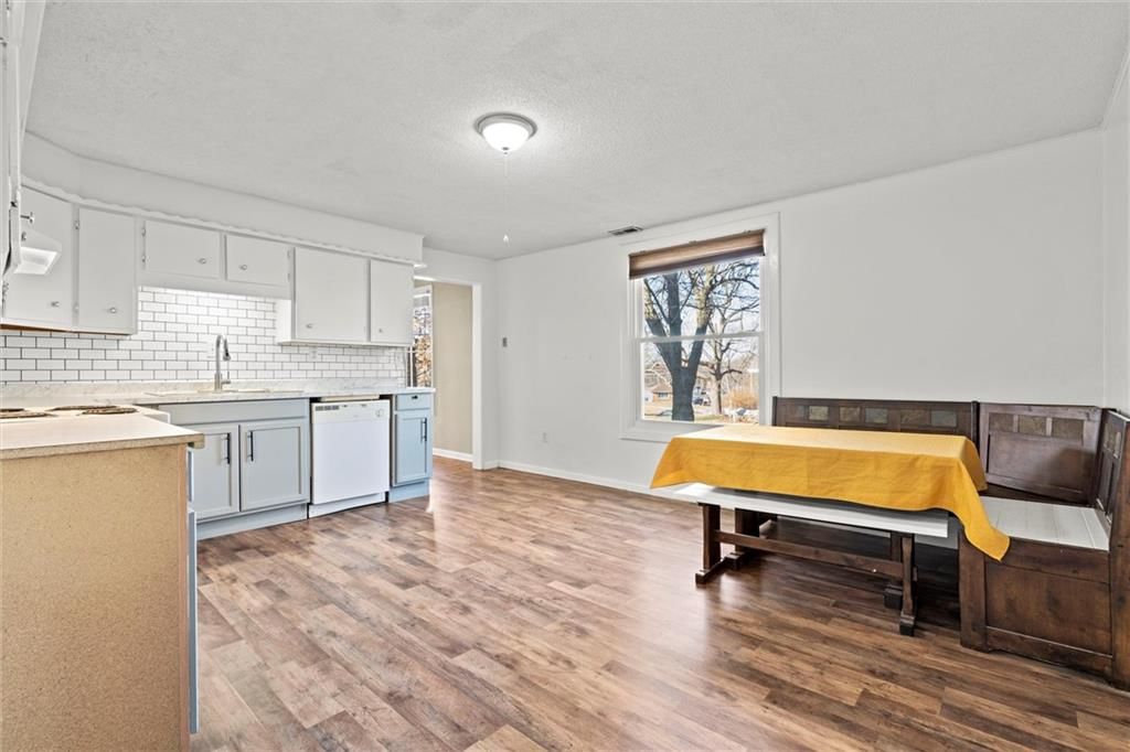 7914 Riverview Avenue — photo 14