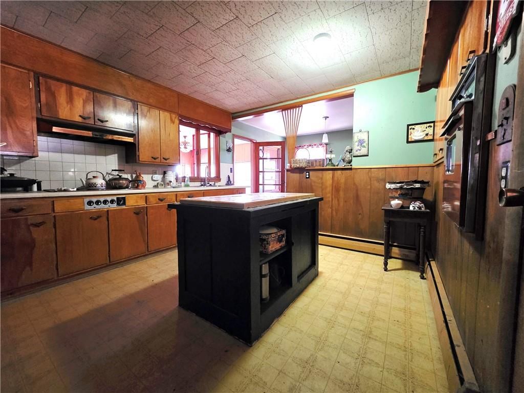 209 E Benton Street — photo 11