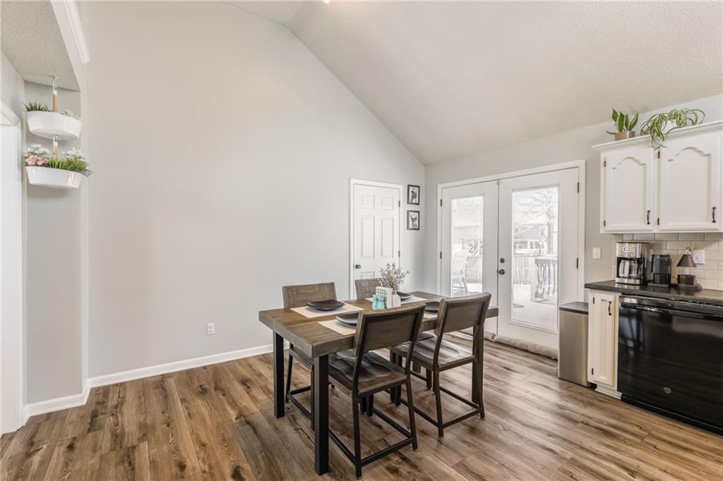 201 NE Thames Court — photo 14