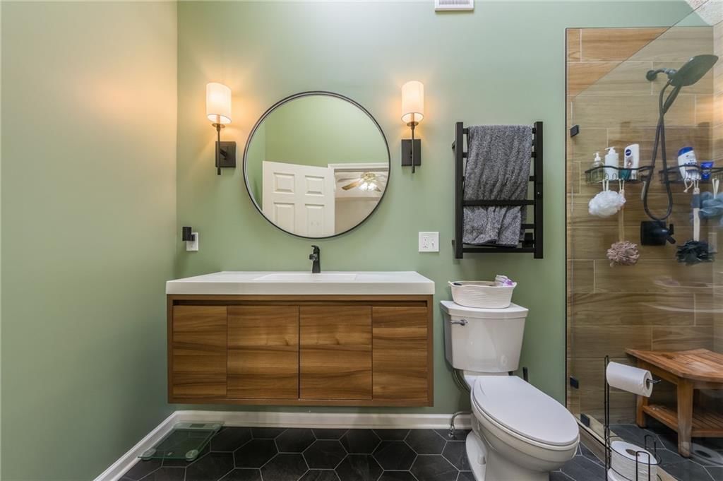 201 NE Thames Court — photo 18