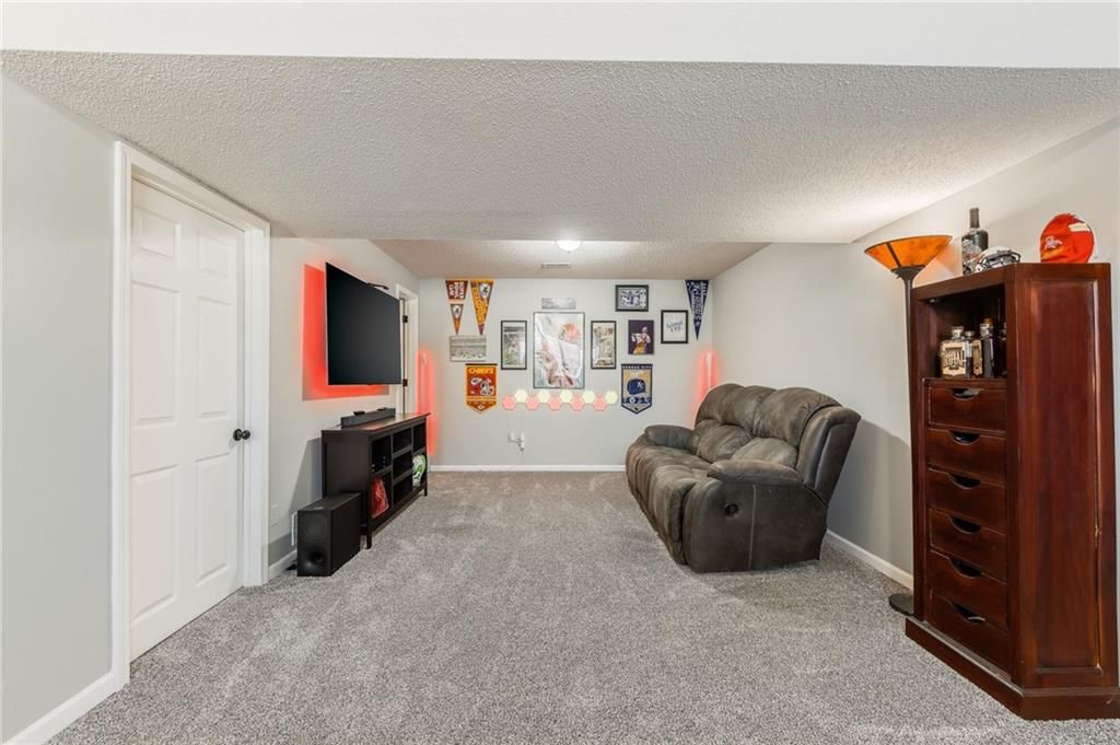201 NE Thames Court — photo 24