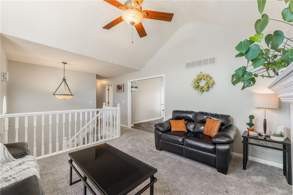 201 NE Thames Court — photo 9