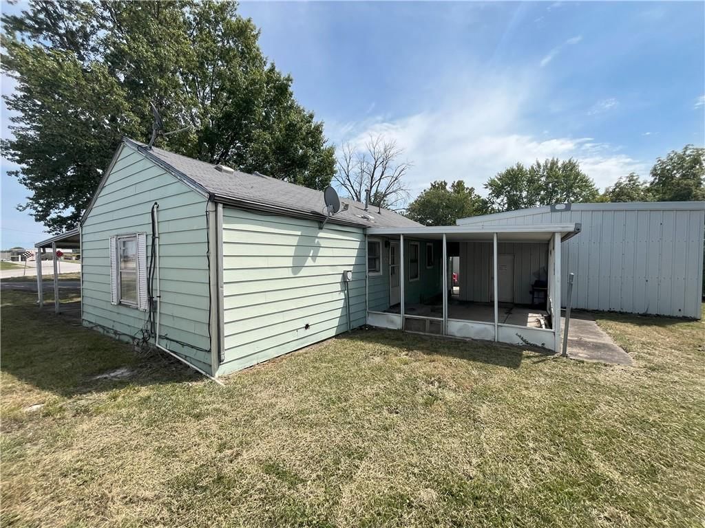 806 NW Capelle Street — photo 18