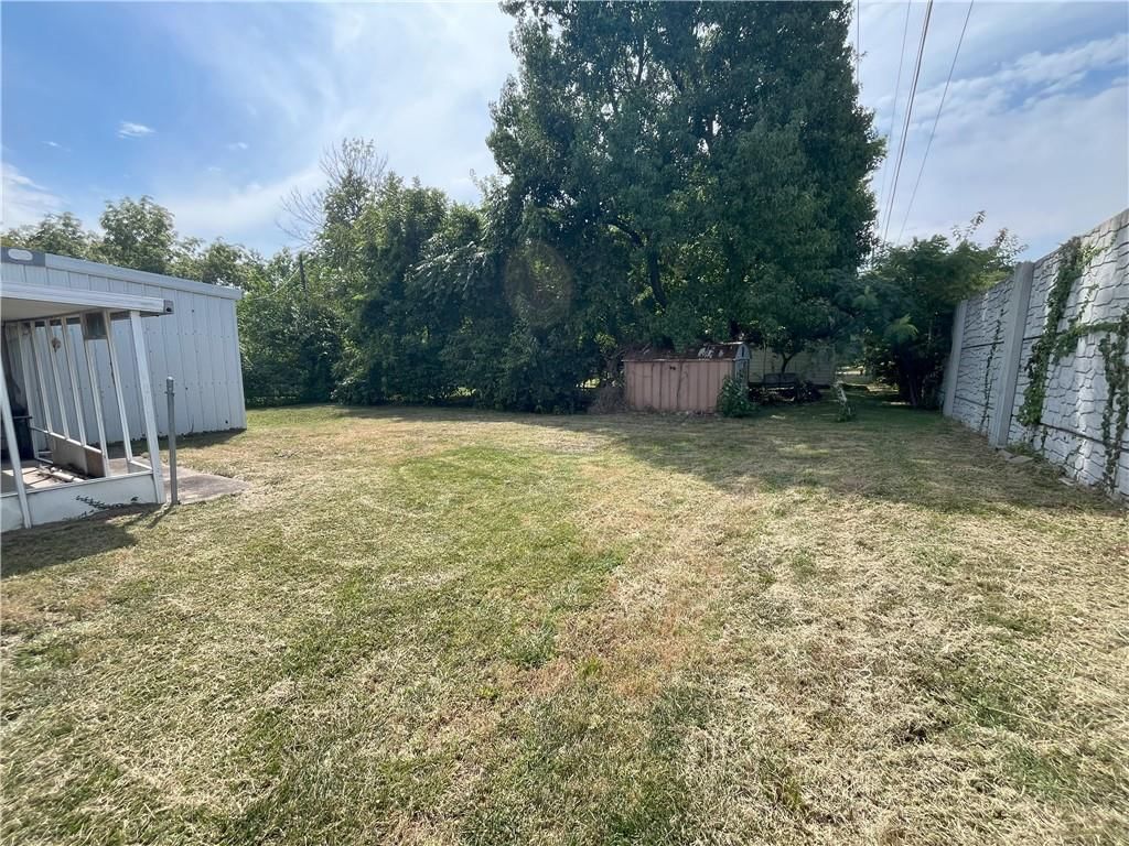 806 NW Capelle Street — photo 19