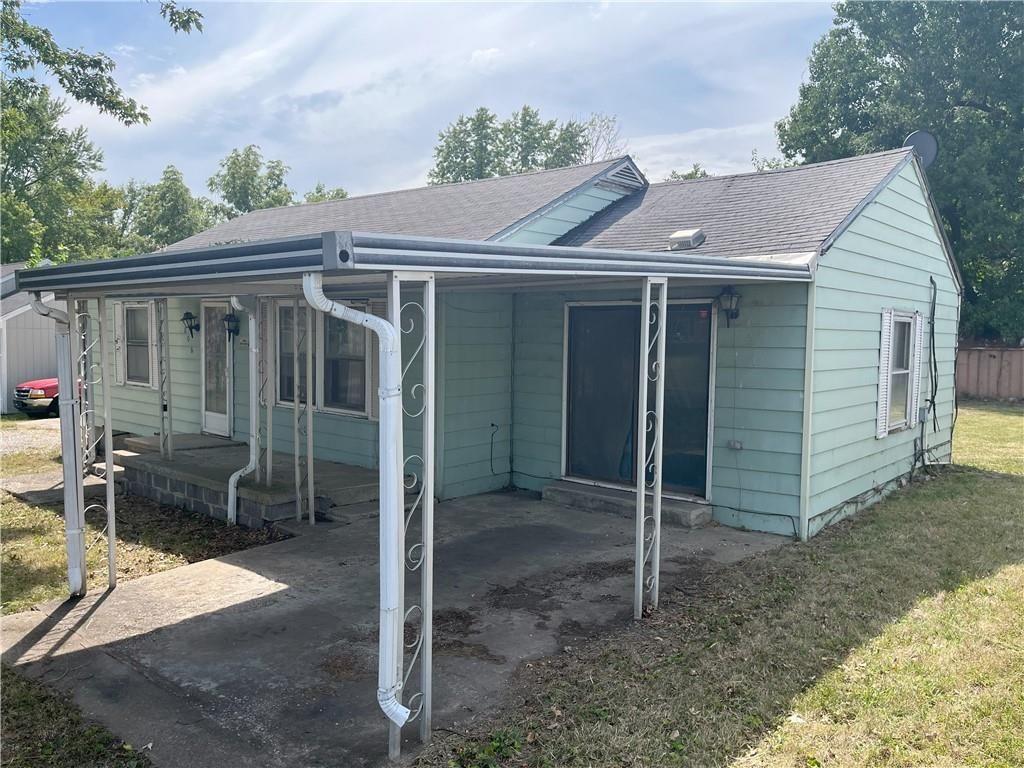806 NW Capelle Street — photo 3