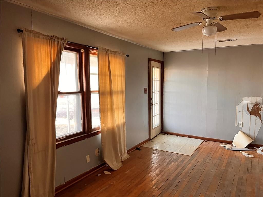 806 NW Capelle Street — photo 5