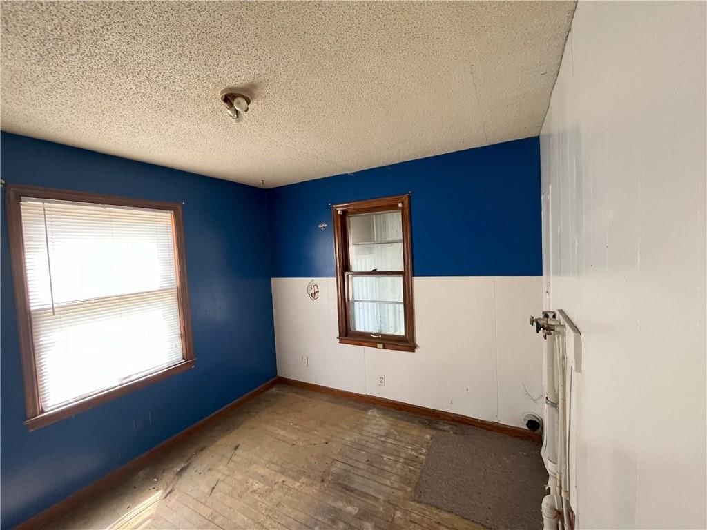 806 NW Capelle Street — photo 8