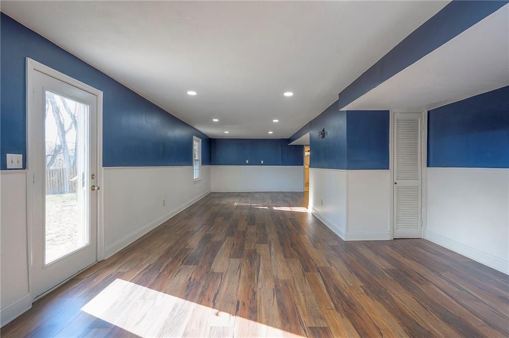 4721 Halsey Street — photo 32
