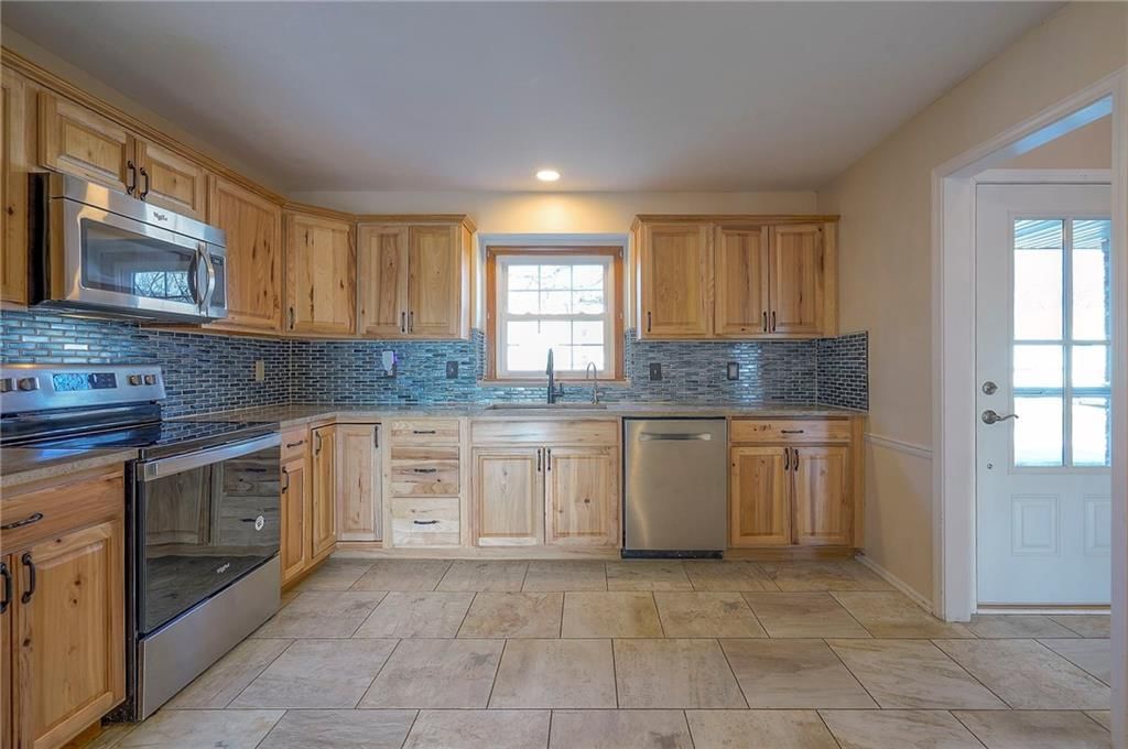4721 Halsey Street — photo 9