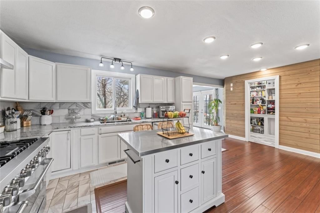 120 NW LAKEWOOD Boulevard — photo 11