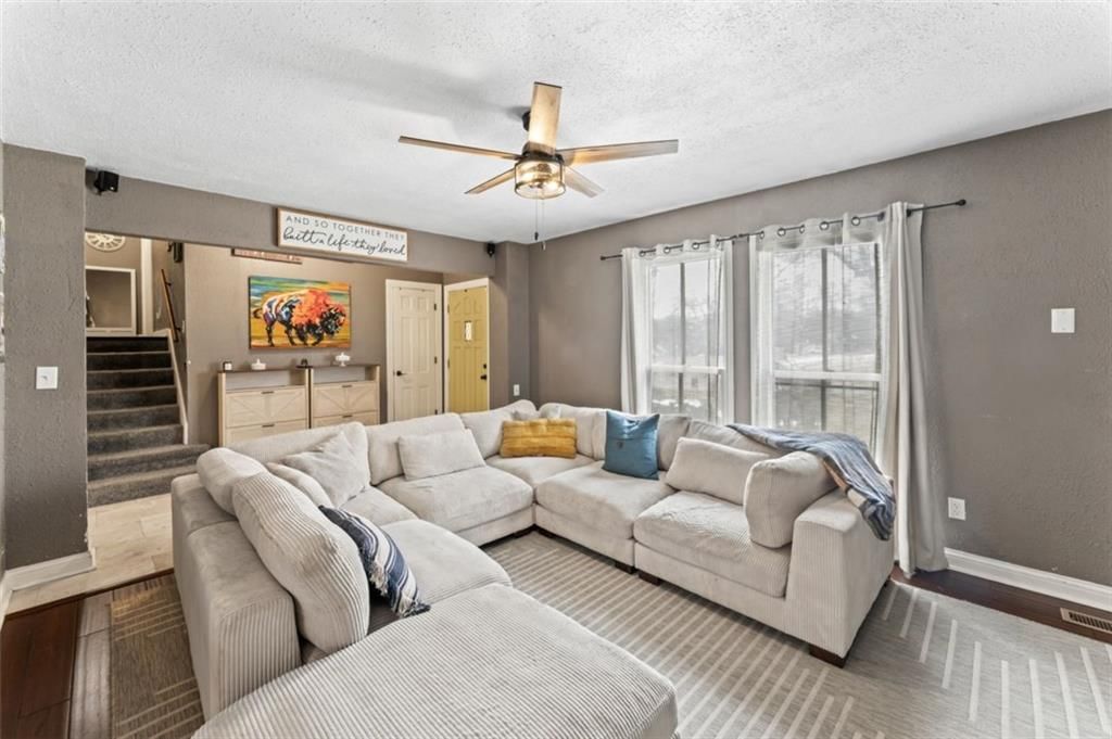 120 NW LAKEWOOD Boulevard — photo 7