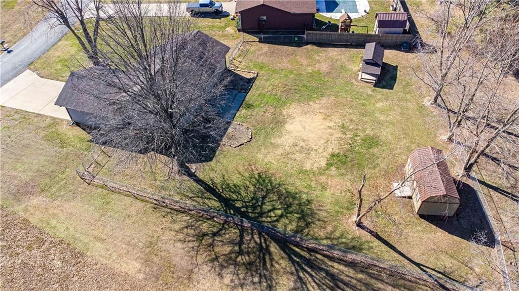 1905 Lakeview Drive — photo 5