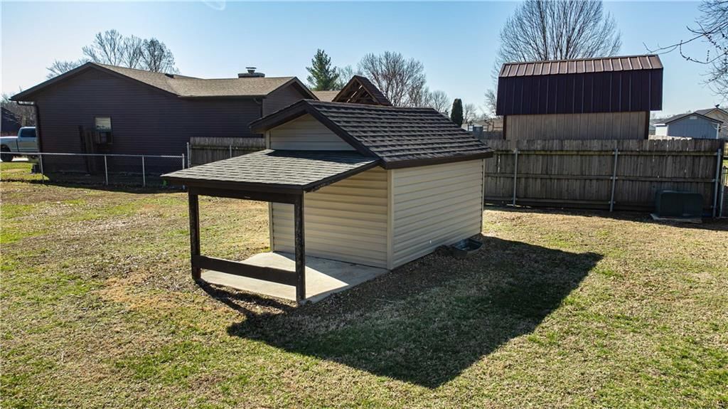 1905 Lakeview Drive — photo 6