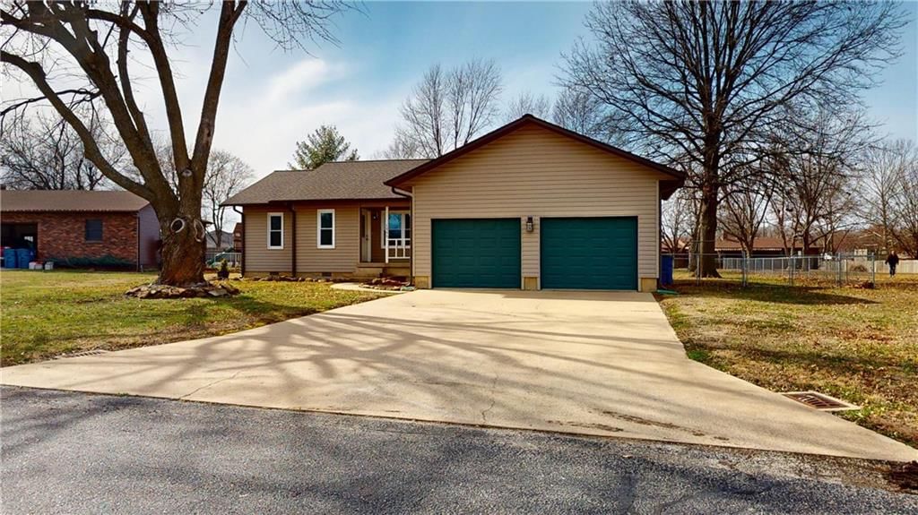 1905 Lakeview Drive — photo 9