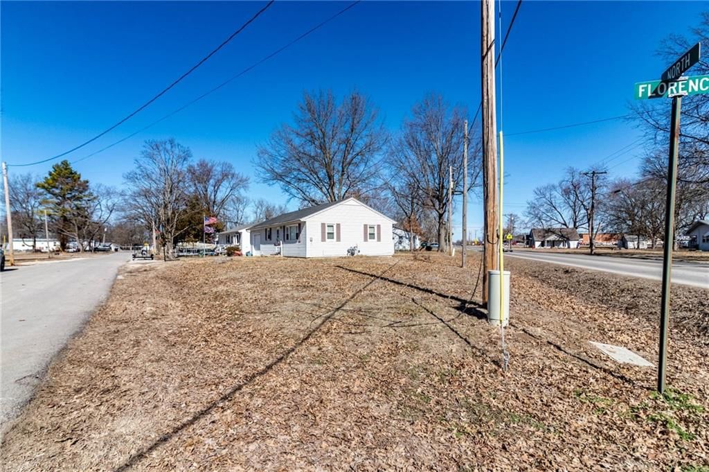 600 W Florence Street — photo 4