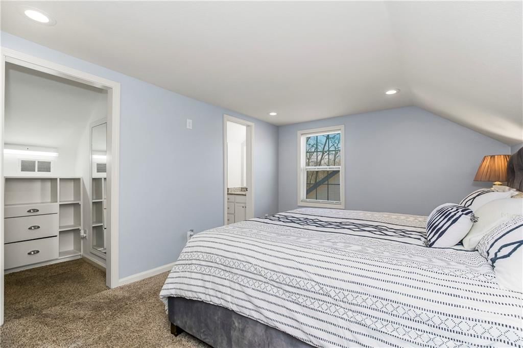 3131 Waverly Avenue — photo 9
