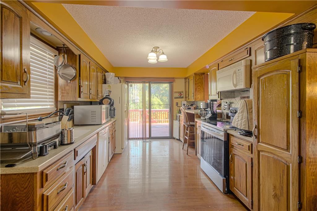 3049 S 47th Terrace — photo 8