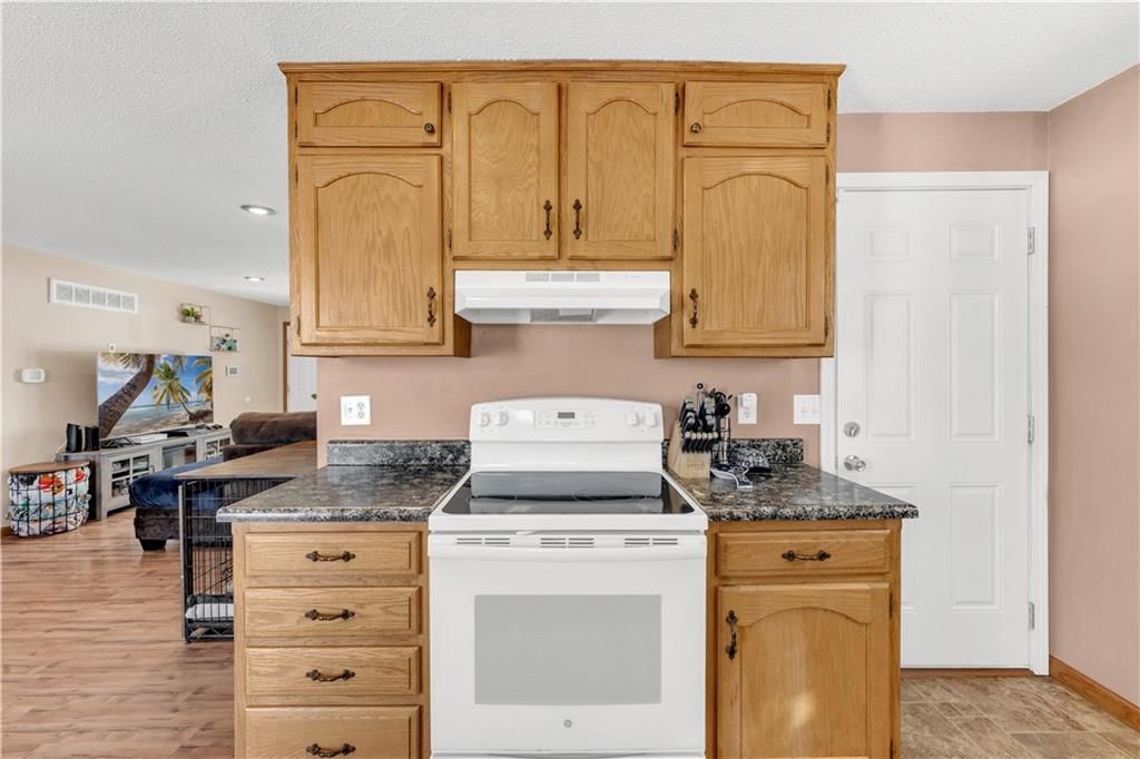 617 Grover Street — photo 41
