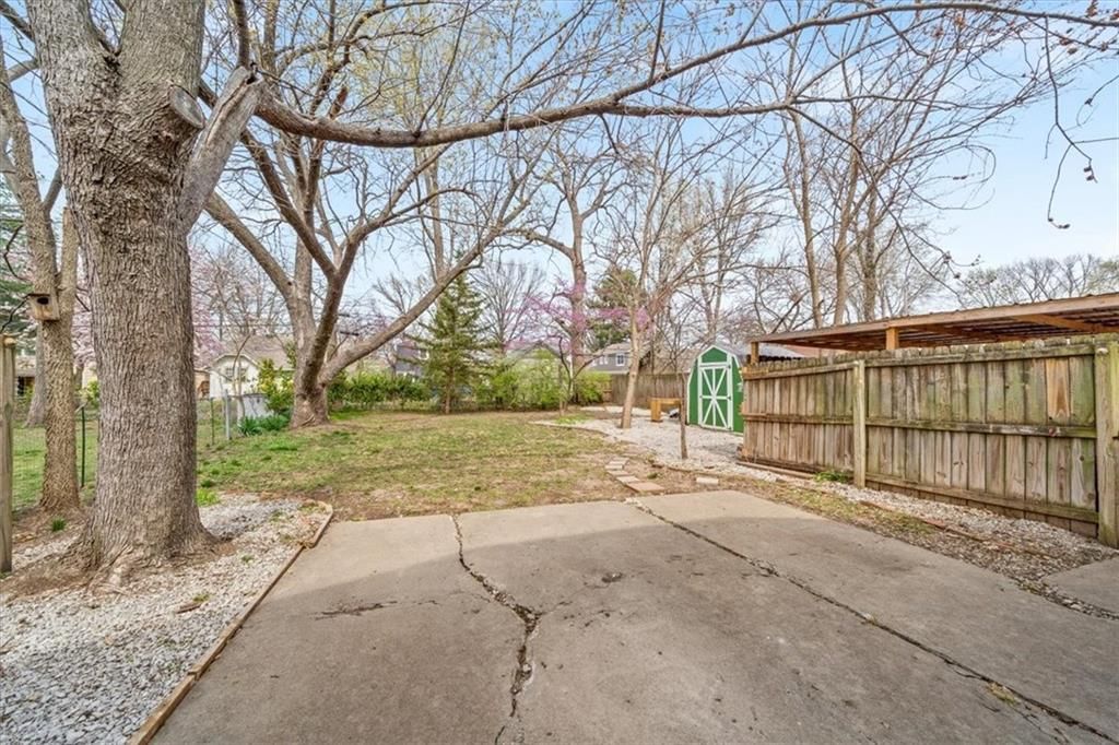 420 E 70TH Terrace — photo 25