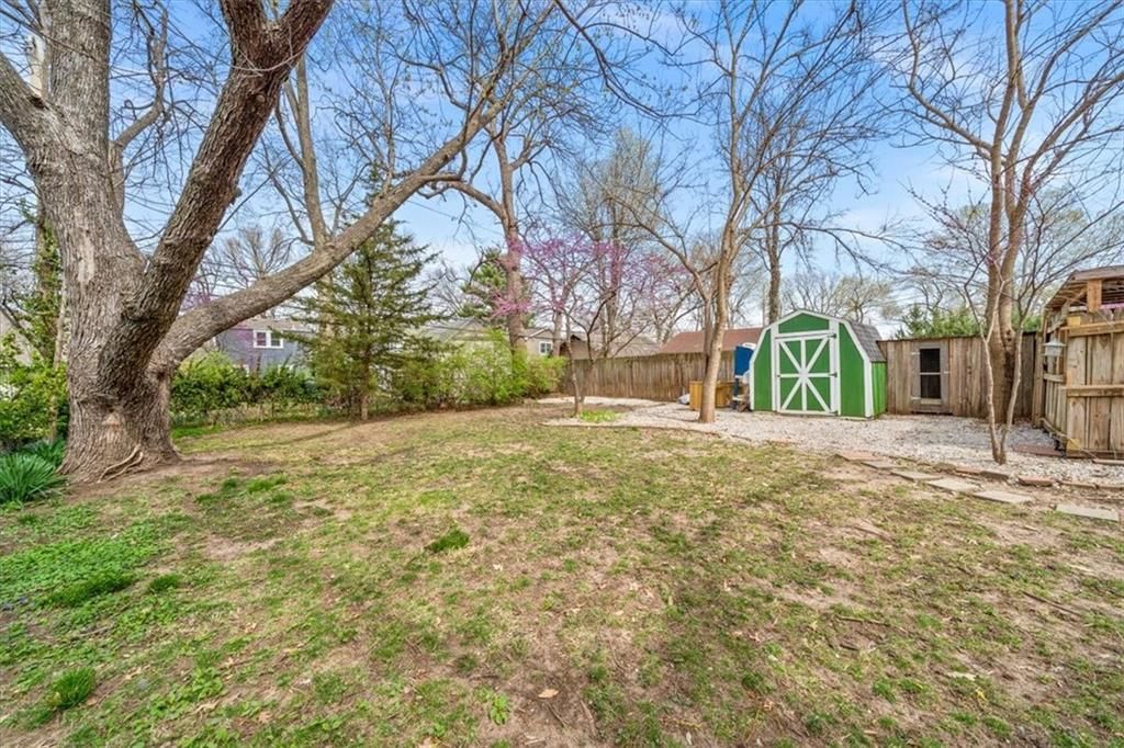 420 E 70TH Terrace — photo 26